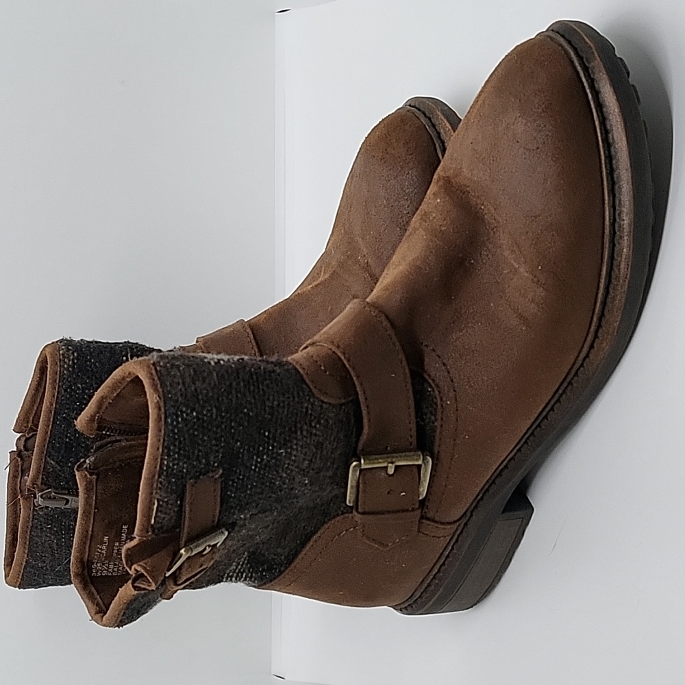 White Mountain sz 9.5 zip moto booties